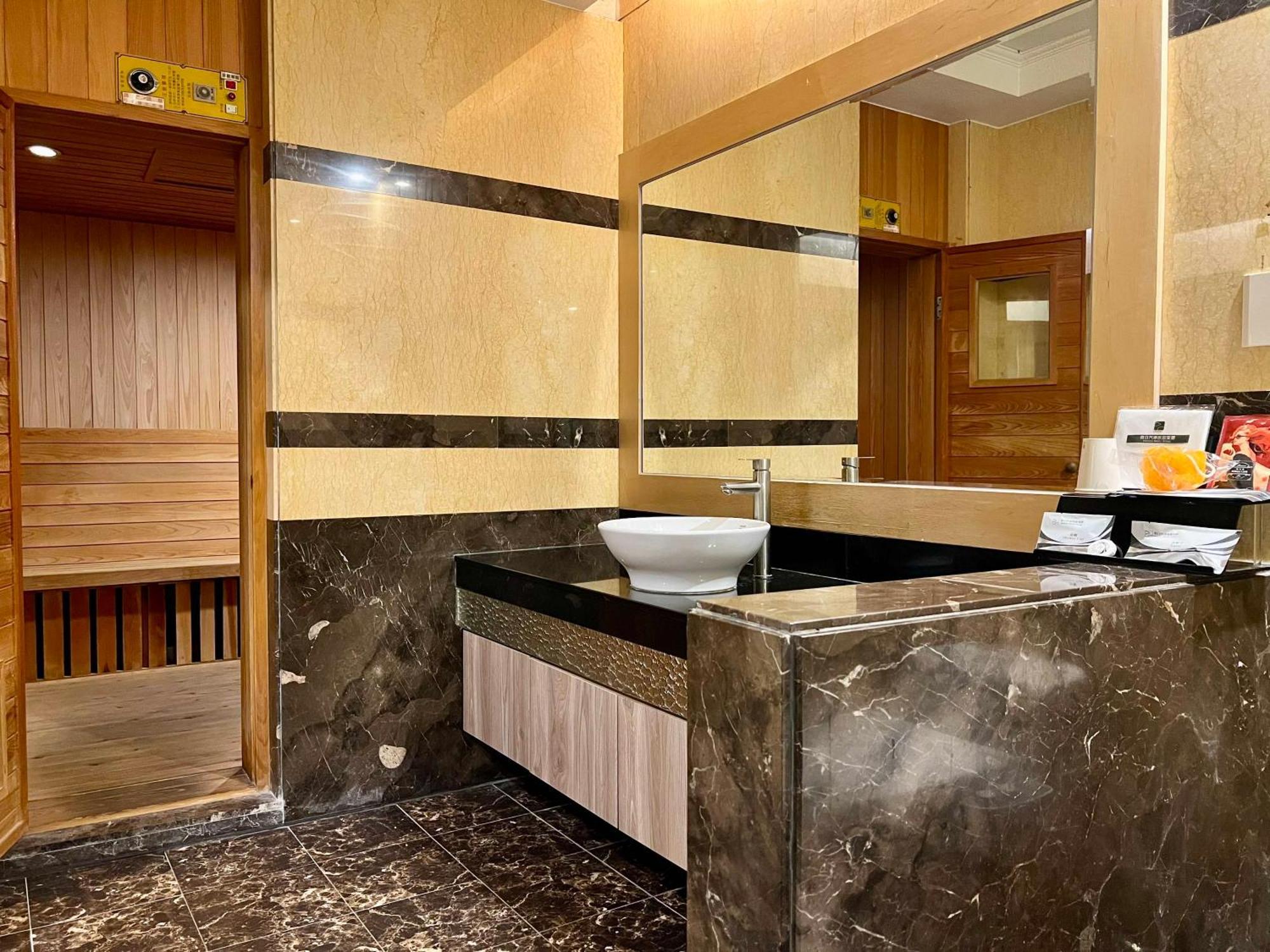 Cigar Motel Тайнан Екстериор снимка